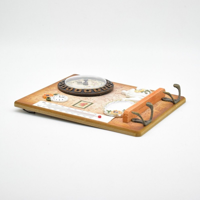 Cuier decorativ cu 2 carlige duble, Naimeed D58-5, 18.5x22x0.8 cm, Maro Cuier decorativ cu 2 carlige duble, Naimeed D58-5, 18.5x22x0.8 cm, Maro