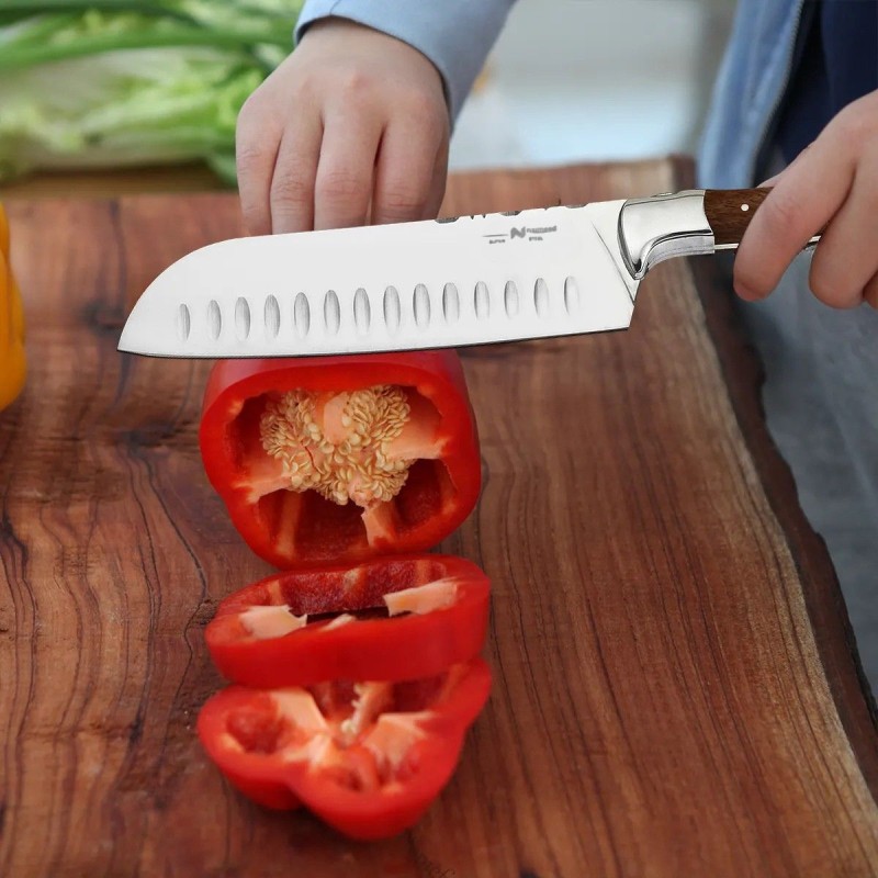 Cutit Santoku profesional, din otel inoxidabil, 31 cm, Naimeed D6838, Maro deschis Cutit Santoku profesional, din otel inoxidabil, 31 cm, Naimeed D6838, Maro deschis