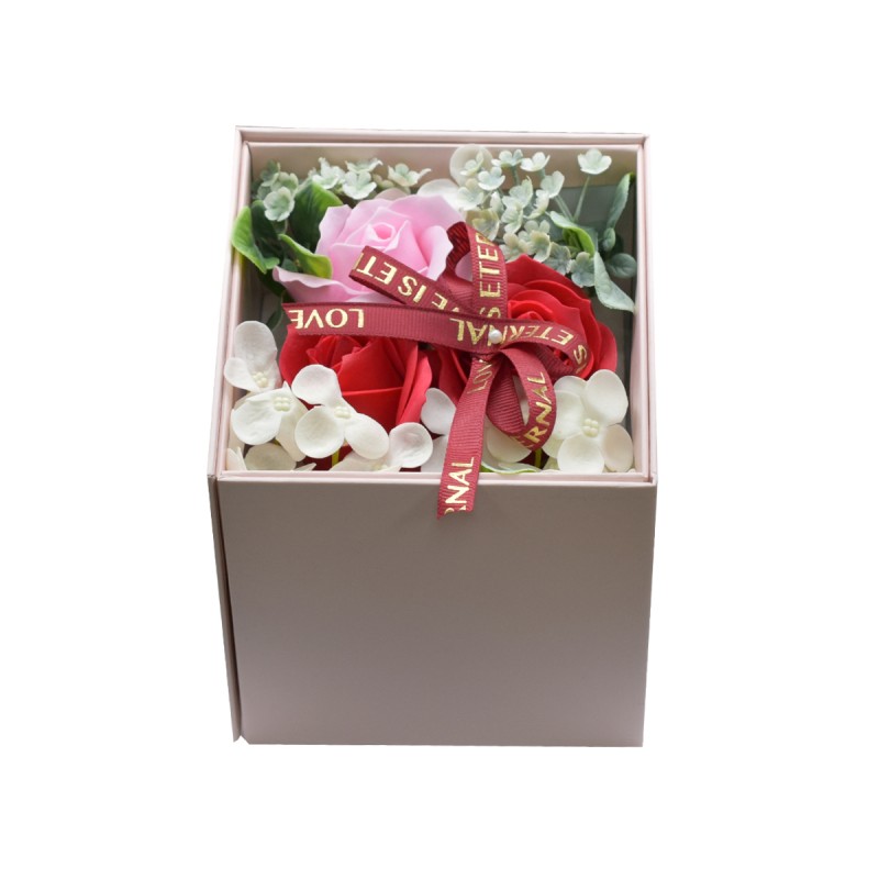 Aranjament floral elegant, flori de sapun, D4080, Rosu Aranjament floral elegant, flori de sapun, D4080, Rosu