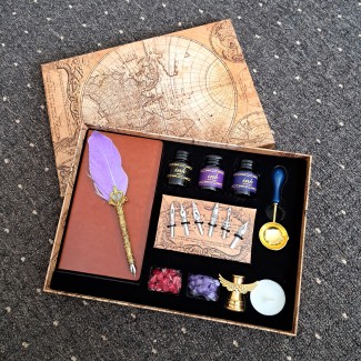 Set caligrafie vintage, stilou cu penita, calimara, sigiliu ceara, 6 varfuri de schimb, Naimeed D5223, Violet Set caligrafie vintage, stilou cu penita, calimara, sigiliu ceara, 6 varfuri de schimb, Naimeed D5223, Violet